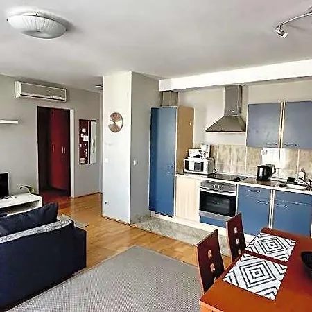 King Apartment *