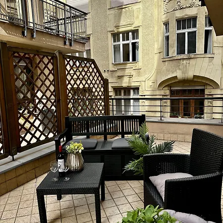 King Apartment *
